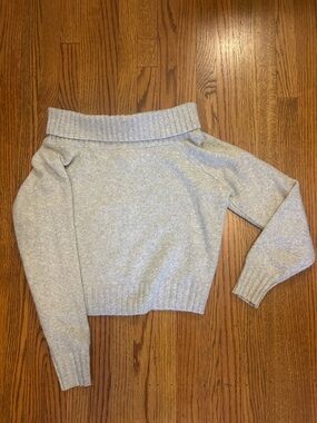 Hollister Off-Shoulder Women's Sweater - Light Gray